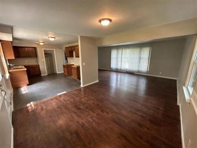 Building Photo - CLEVELAND