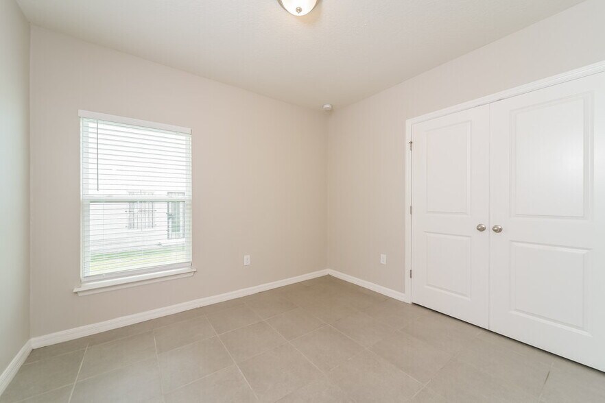 Building Photo - 994 James Dr