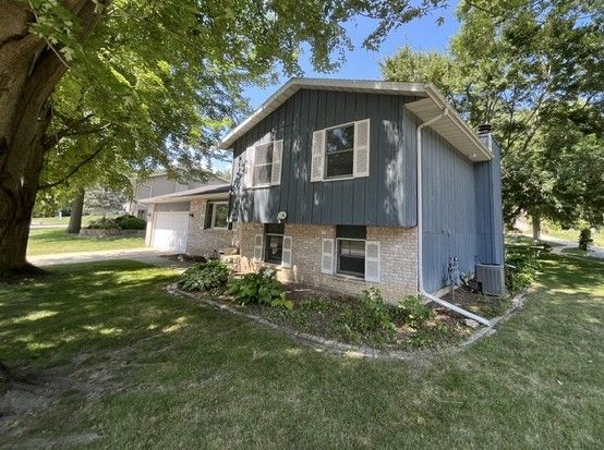 Building Photo - 852 Burr Oak Dr