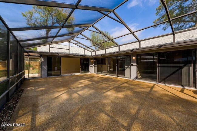 Building Photo - 4 Baywood Dr