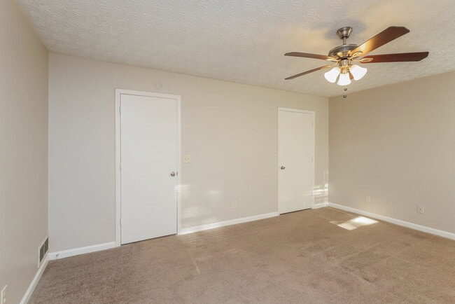 Building Photo - 5710 Deerfield Pl