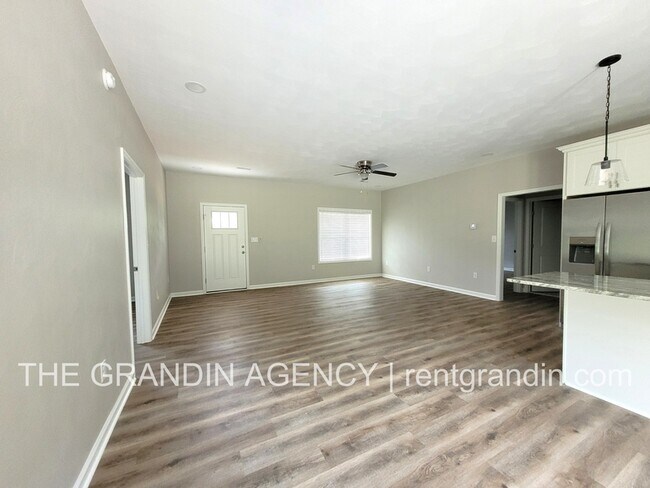 Building Photo - 315 Trinity Rd