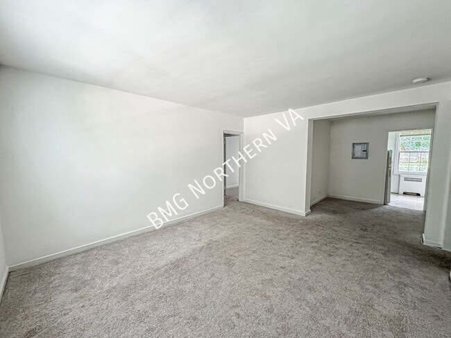 Building Photo - 214 N George Mason Dr