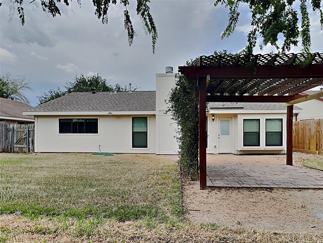 Building Photo - 7323 Silver Star Dr