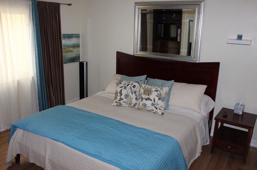 Building Photo - 813 San Luis Rey Pl
