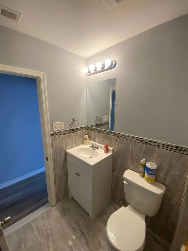 Building Photo - 5706 Warrington Ave