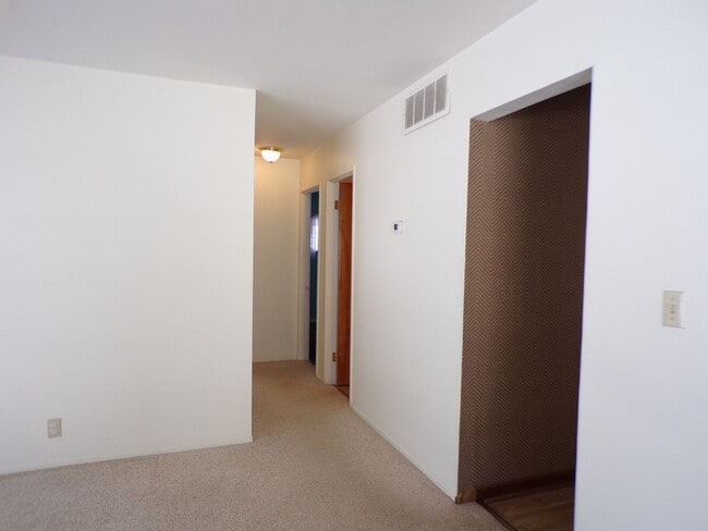 Building Photo - Light-Filled Home in Ideal Traverse City Neighborhood