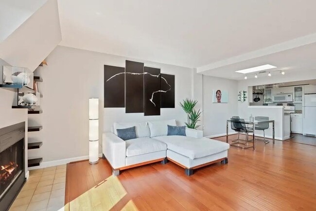 Building Photo - Spacious one bedroom