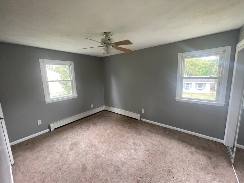 Master bedroom - 44 N Woody Hill Rd