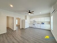Building Photo - Charming & Centrally Located Duplex 2BR in Fort Walton Beach!
