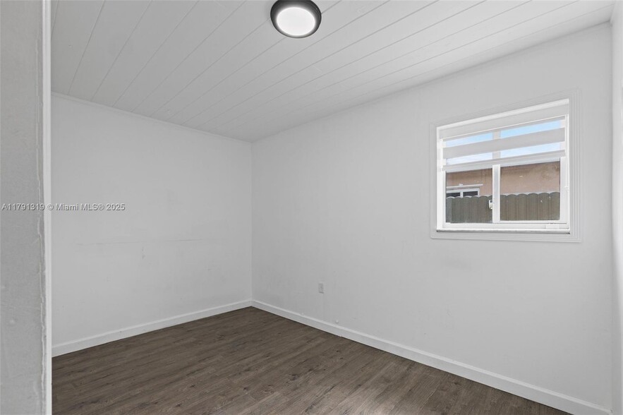 Building Photo - 6511 SW 31st St