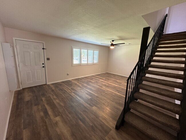 Building Photo - 2490 W Yowell Ct