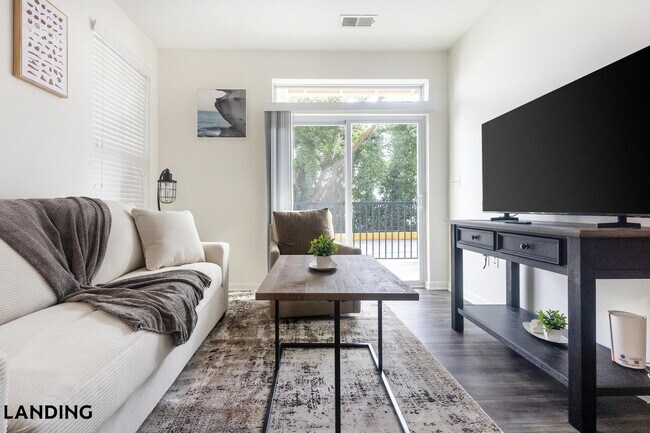 Building Photo - 4921 Pretty Lake Ave