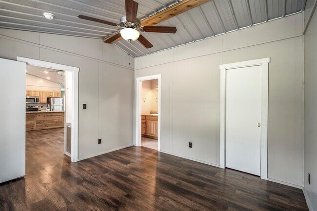 Building Photo - 11419 Leonidas Horton Rd