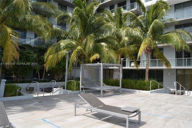 Building Photo - 2960 NE 207th St