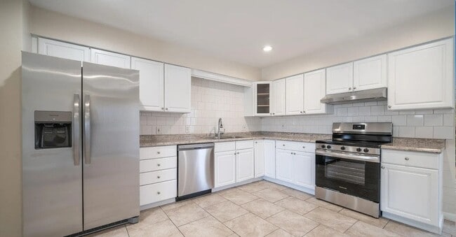 Building Photo - 5638 N 61st Ln