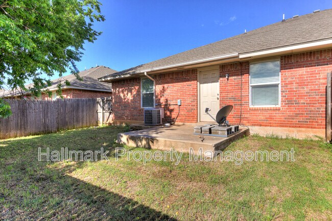 Building Photo - 1726 W Palm Pl