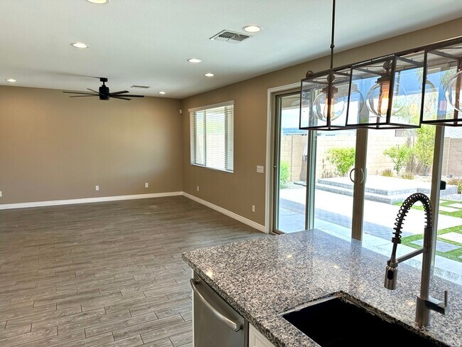 Building Photo - Stunning Southern Enclave
