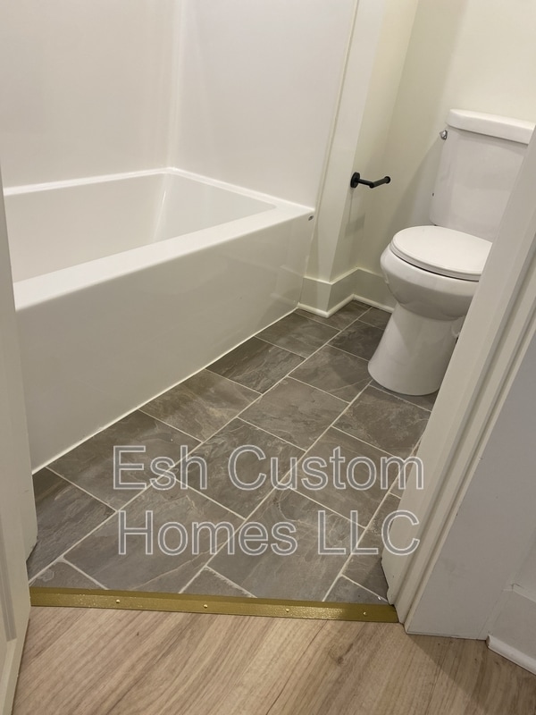 Building Photo - 741 Manor St