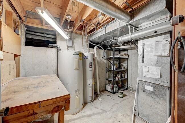 Building Photo - $2,495 2 Bed, 2 Bath Townhome in Aurora wi...