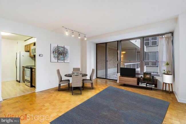 Building Photo - 224 W Rittenhouse Square