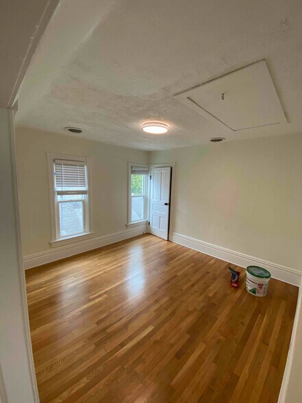 Building Photo - 961 Douglas St NW