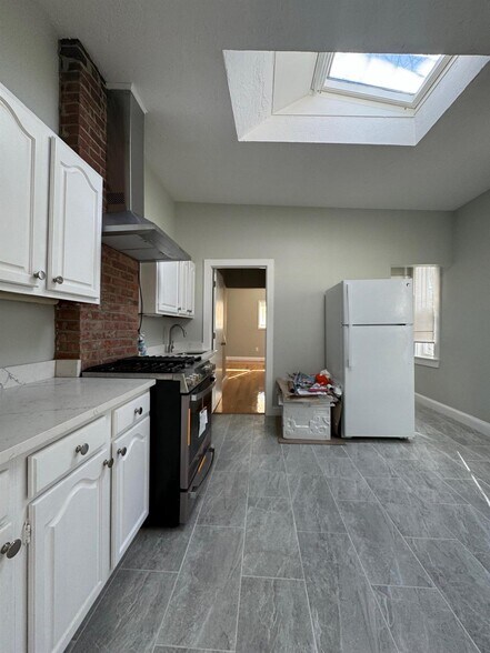 Building Photo - 60 Sacramento St