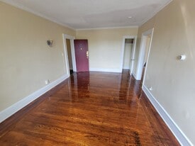 Building Photo - 703 Howard Ave