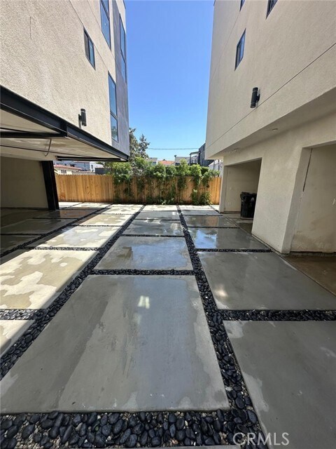 Building Photo - 656 Mariposa Ave