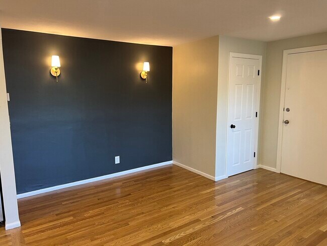 Building Photo - 4 Tara Dr