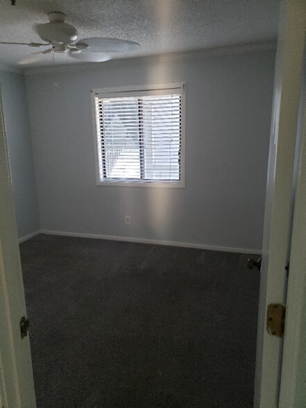 Building Photo - 4015 Fairway Dr