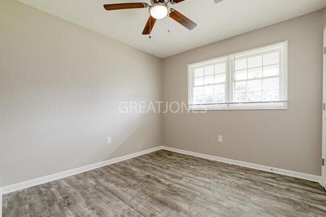 Building Photo - 968 Crestline Dr