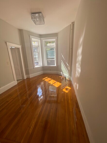 Building Photo - 39 Hemenway St
