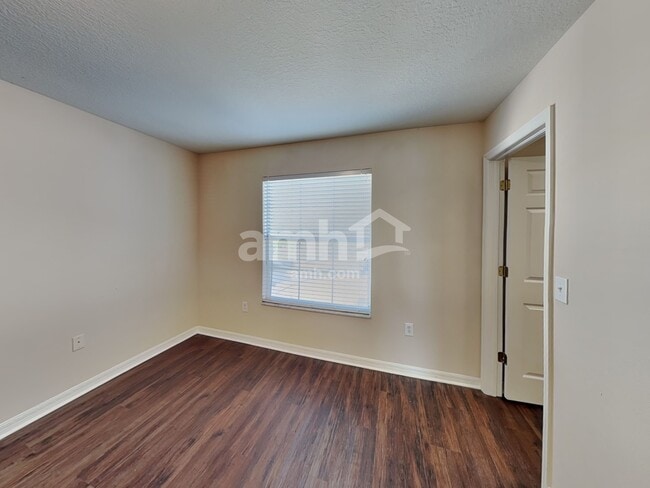 Building Photo - 11114 Creek Haven Dr