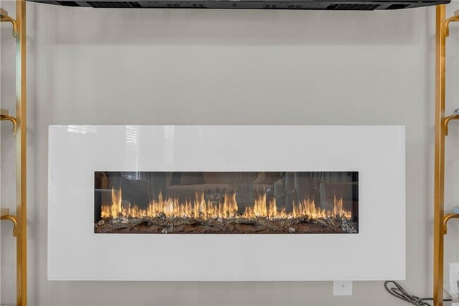 Building Photo - 1959 Hidden Hts