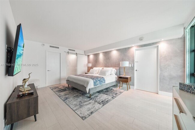 Building Photo - 1111 Crandon Blvd