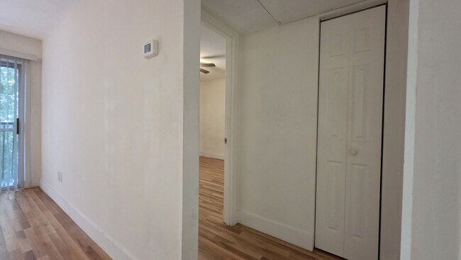 Building Photo - 1 bed, 1 bath, 2nd floor, condominium
