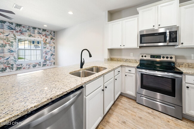 Building Photo - 324 Sand Oak Blvd