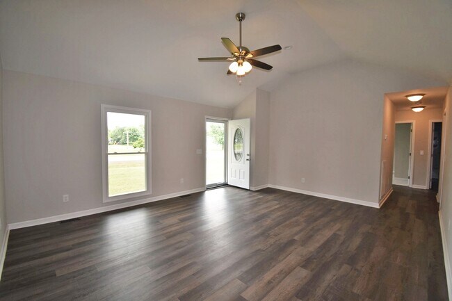 Building Photo - Beautifully remodeled 4BR/2BA one level home in M'boro, triple Rockvale schools!