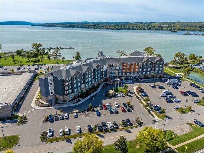 Building Photo - 205 Lakeshore Dr