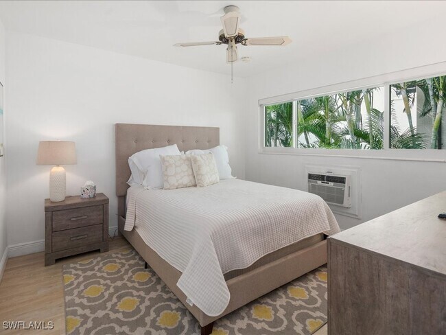 Building Photo - 530 4th Ave S