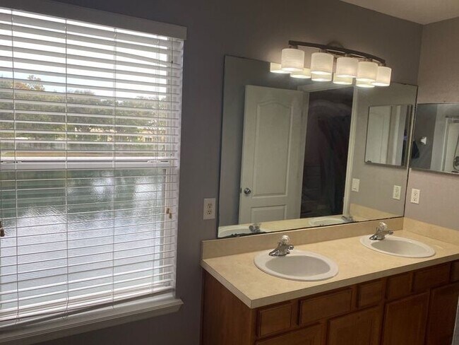 Building Photo - Valentine's Day Rent Special-Wonderful 2/2 Townhome w/ Pond View in St. Cloud