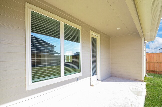 Building Photo - 29203 Pikes Peak Dr