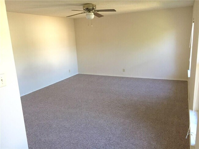 Building Photo - 1708 Star Light Cir