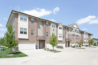 Building Photo - Maplewood Townhouses