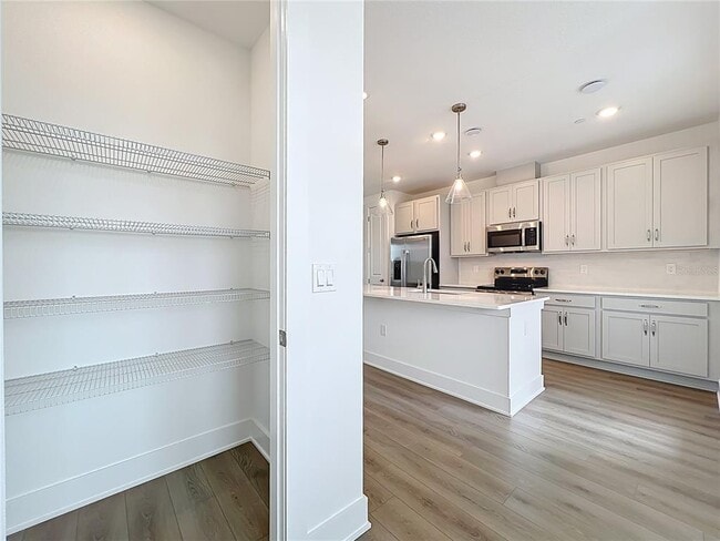 Building Photo - 15465 Hamlin Pk Dr