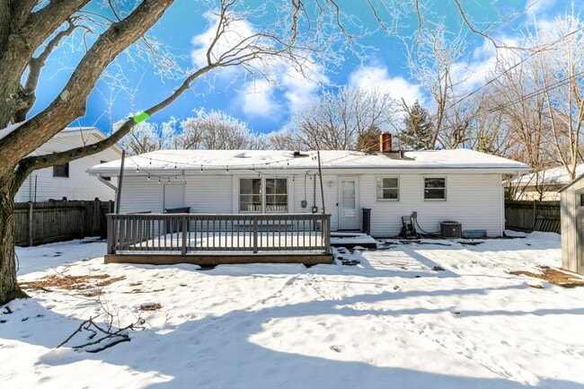 Building Photo - 1008 S 10th Ave