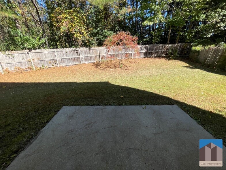 Building Photo - 2345 Delfern Dr