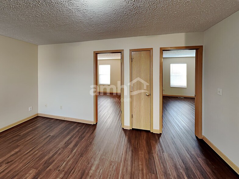 Building Photo - 2107 Waymont Rd