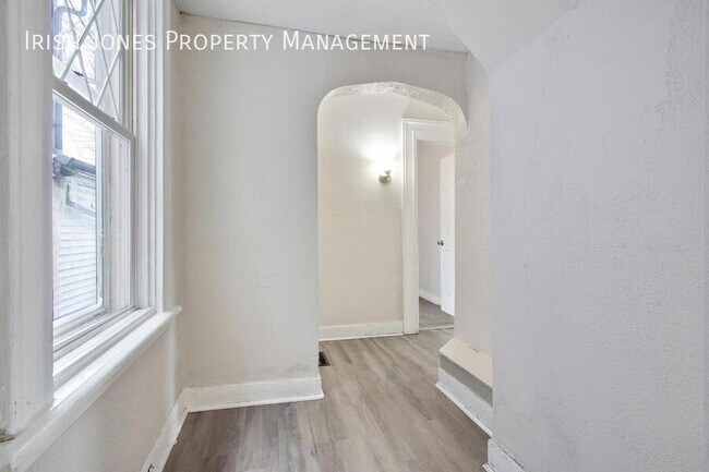 Building Photo - 476 Niagara St